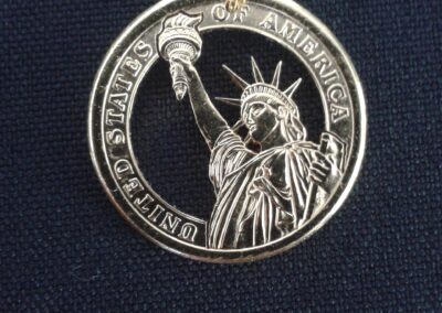 Ausgesägte Münze mit Freiheitsstatue