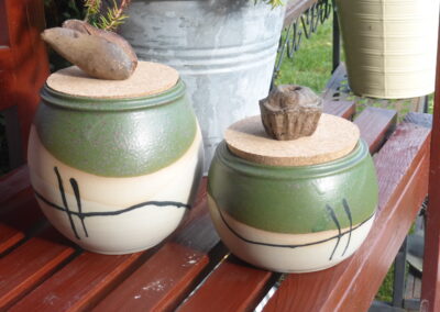 Handgedrehte Keramik Dosen